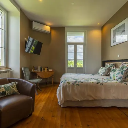 Maison Dihinxenea Bed and Breakfast 3*