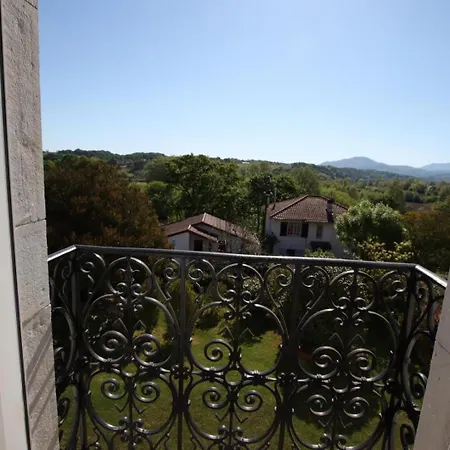 Maison Dihinxenea Bed and Breakfast 3*