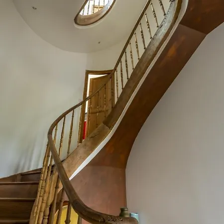 Maison Dihinxenea ユスタリッツ