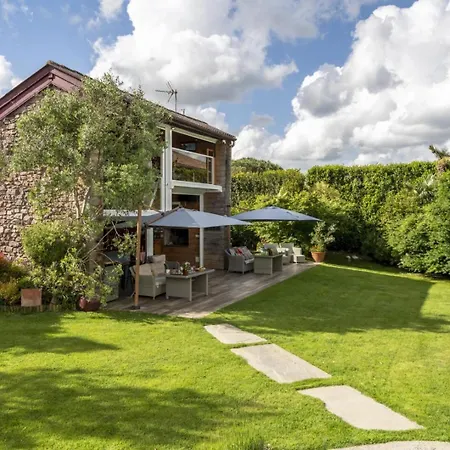 Maison Dihinxenea Bed and Breakfast 3*