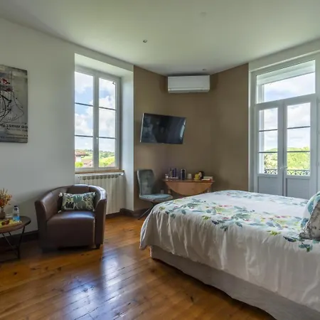 Maison Dihinxenea Bed and Breakfast 3*