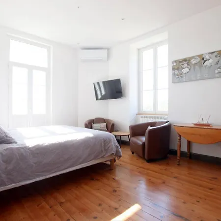 Bed & Breakfast Maison Dihinxenea 3*