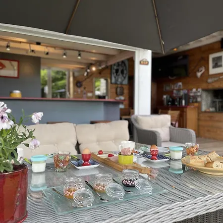 Maison Dihinxenea Bed and Breakfast