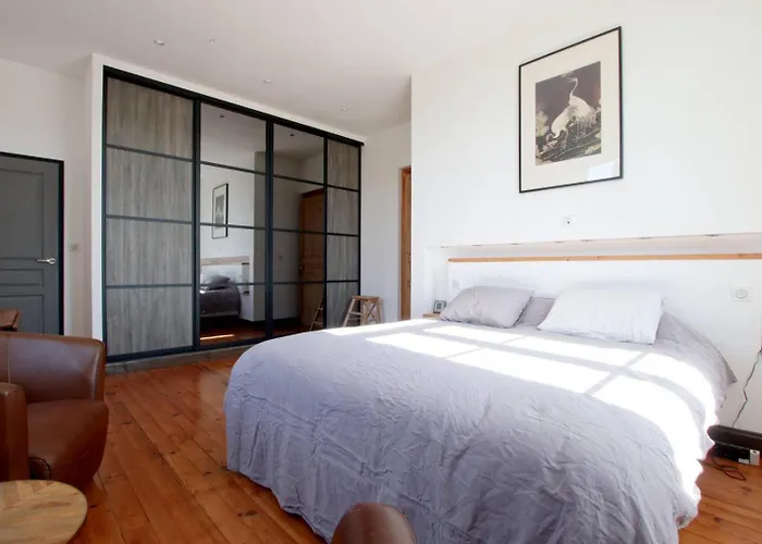 Bed & Breakfast Maison Dihinxenea 3*