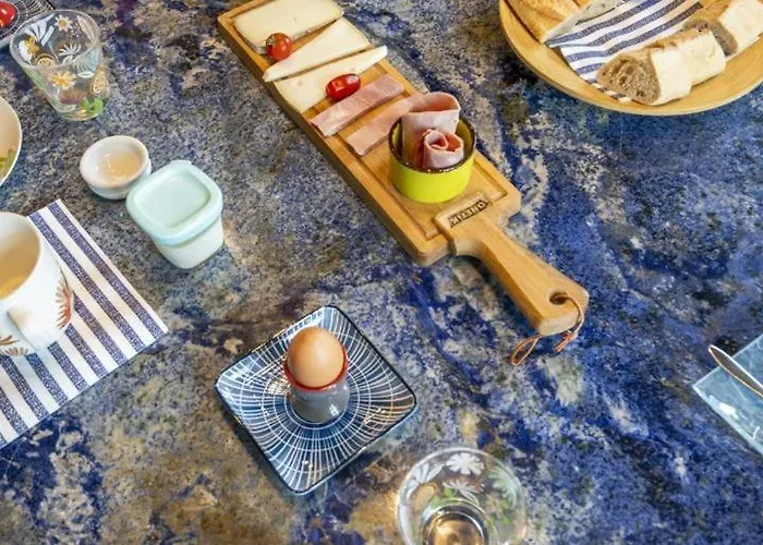 Bed & Breakfast Maison Dihinxenea 3*