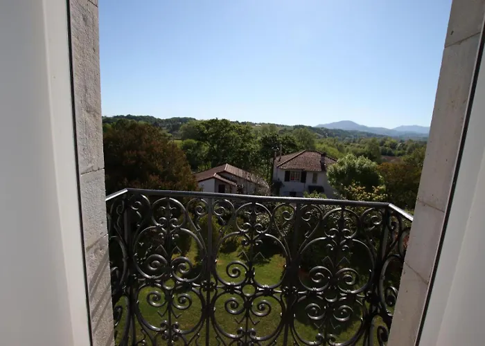 Maison Dihinxenea Bed & Breakfast 3*