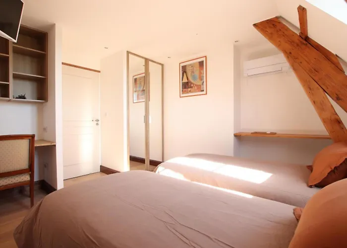 Bed & Breakfast Maison Dihinxenea 3*