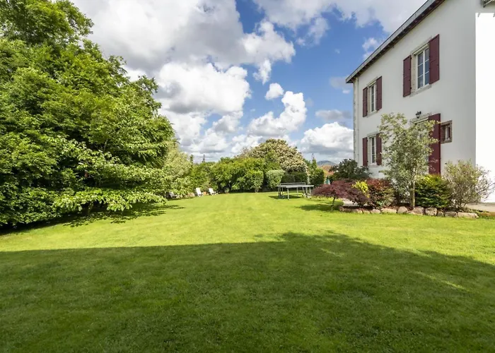 Maison Dihinxenea Bed & Breakfast 3*